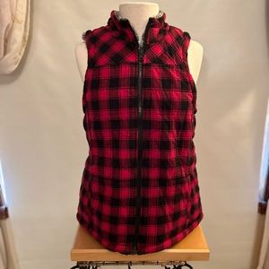 Reversible Maurices red & black plaid vest. large
